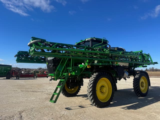 Image of John Deere 412R equipment image 3