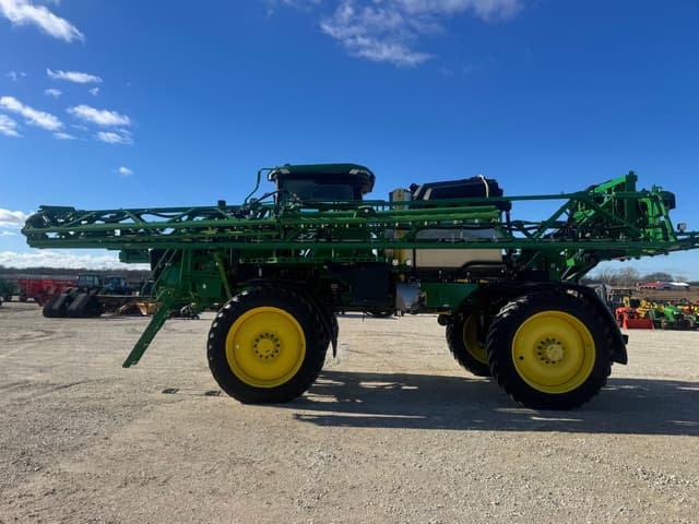 Image of John Deere 412R equipment image 4