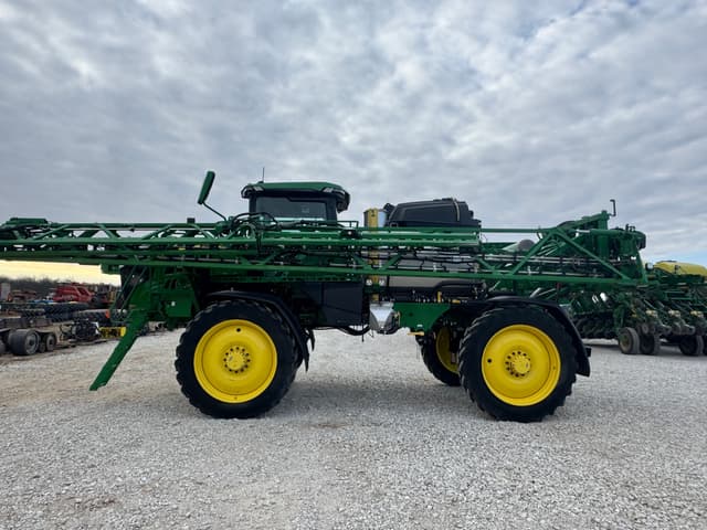 Image of John Deere 412R equipment image 4