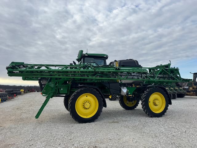 Image of John Deere 412R equipment image 3