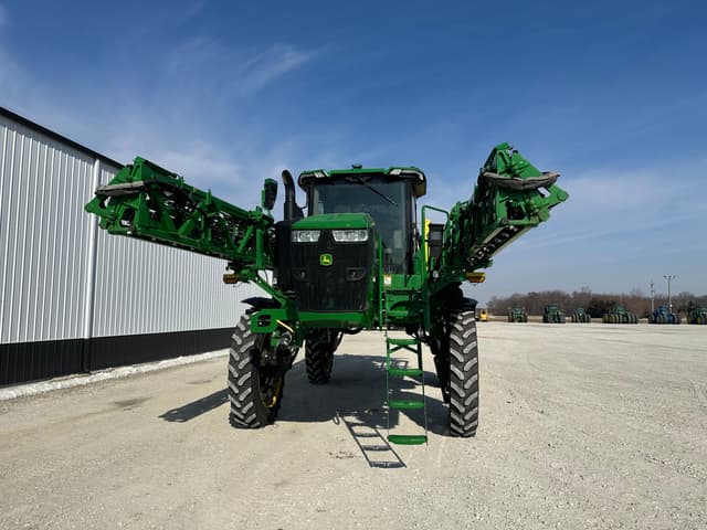 Image of John Deere 412R equipment image 3