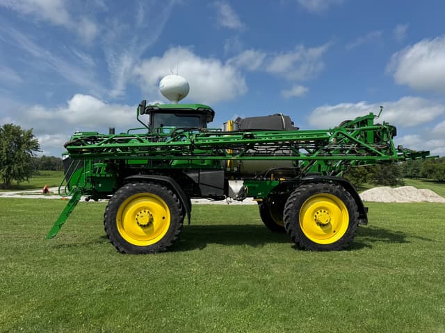 Image of John Deere 412R equipment image 4