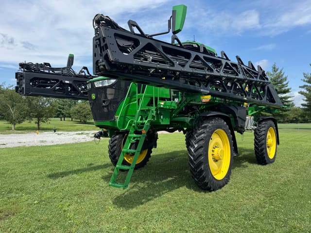 Image of John Deere 412R equipment image 1