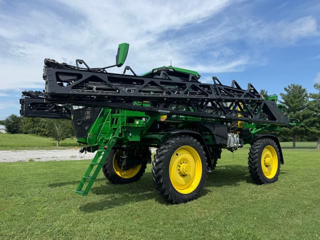 Image of John Deere 412R equipment image 3