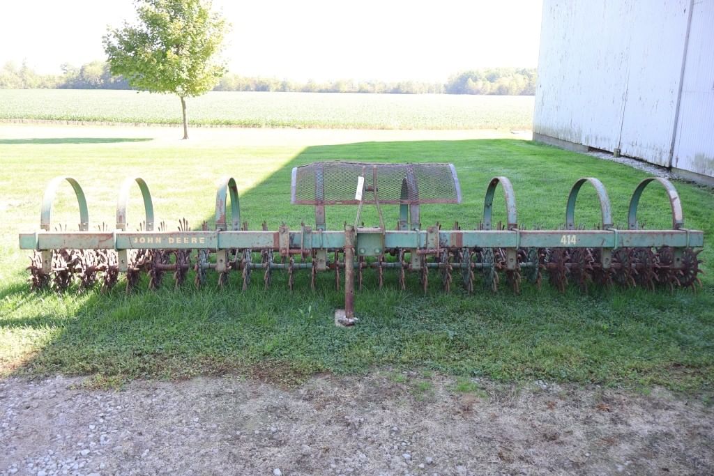 John Deere 414 Image