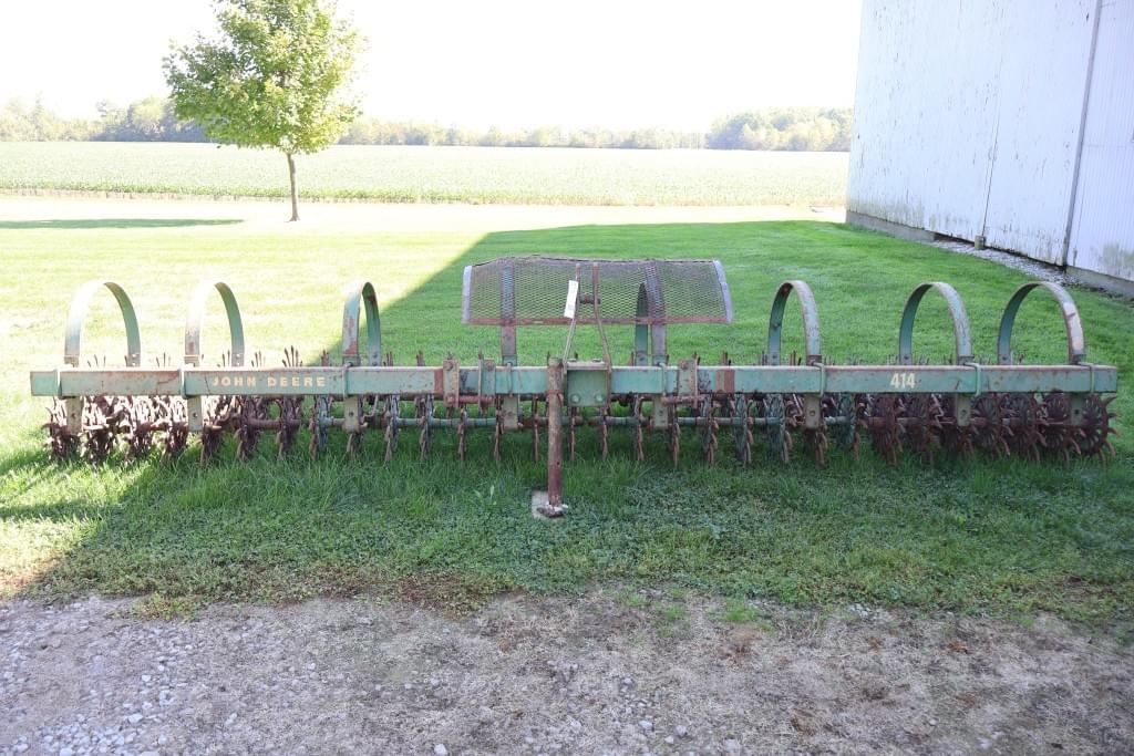 Image of John Deere 414 Image 0