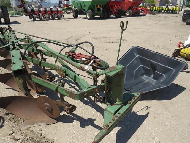 Image of John Deere 414 equipment image 1