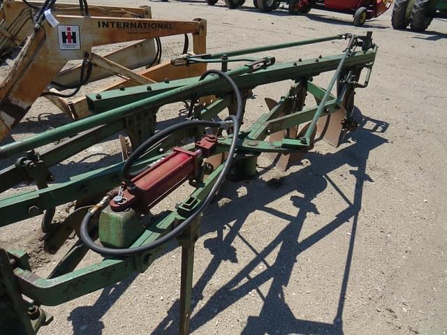 Image of John Deere 414 equipment image 2