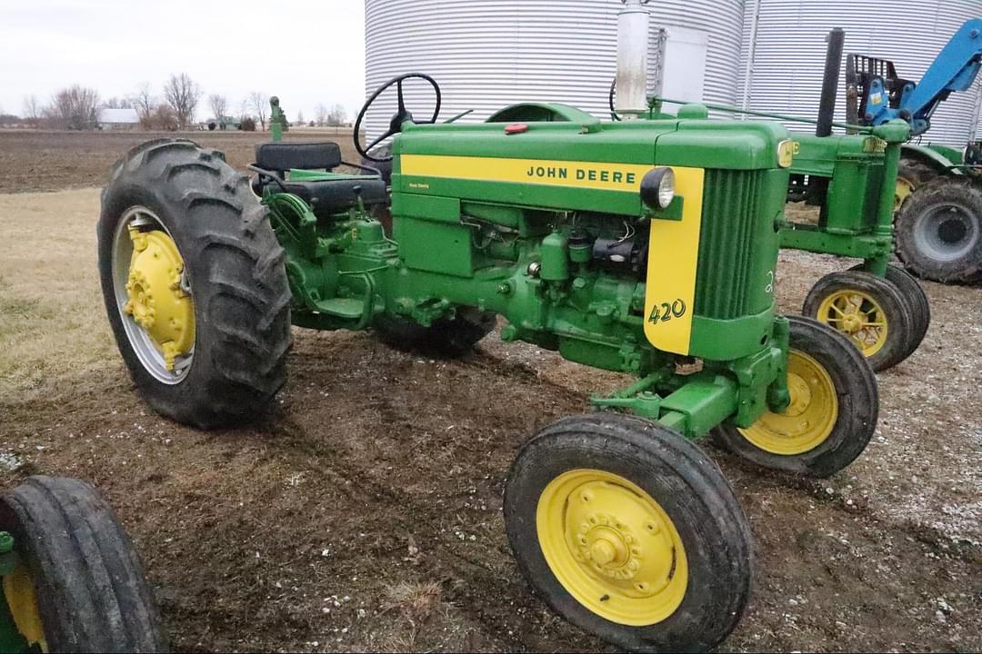 Image of John Deere 420 Image 0