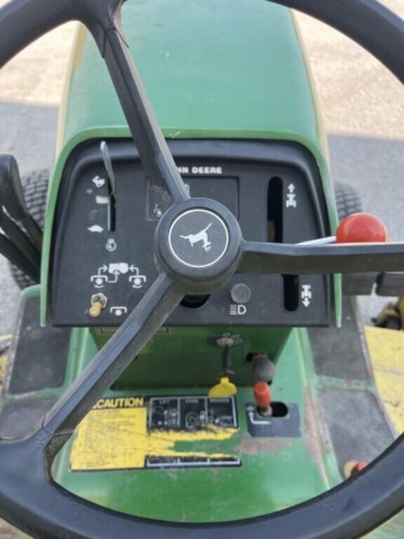Image of John Deere 420 equipment image 4