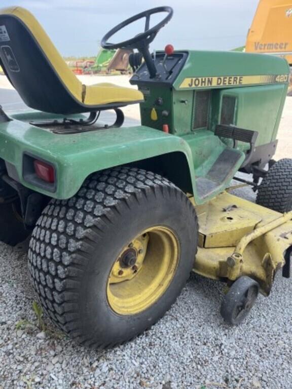 Image of John Deere 420 equipment image 3