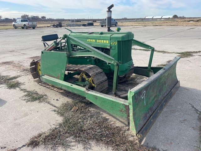 Image of John Deere 420 equipment image 1