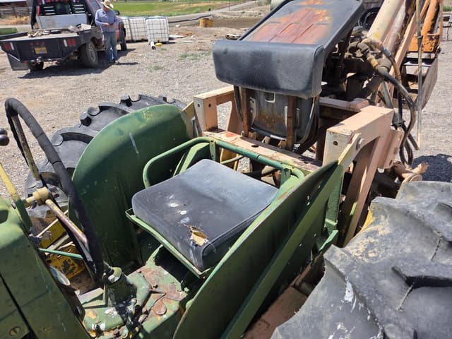 Image of John Deere 420 equipment image 3