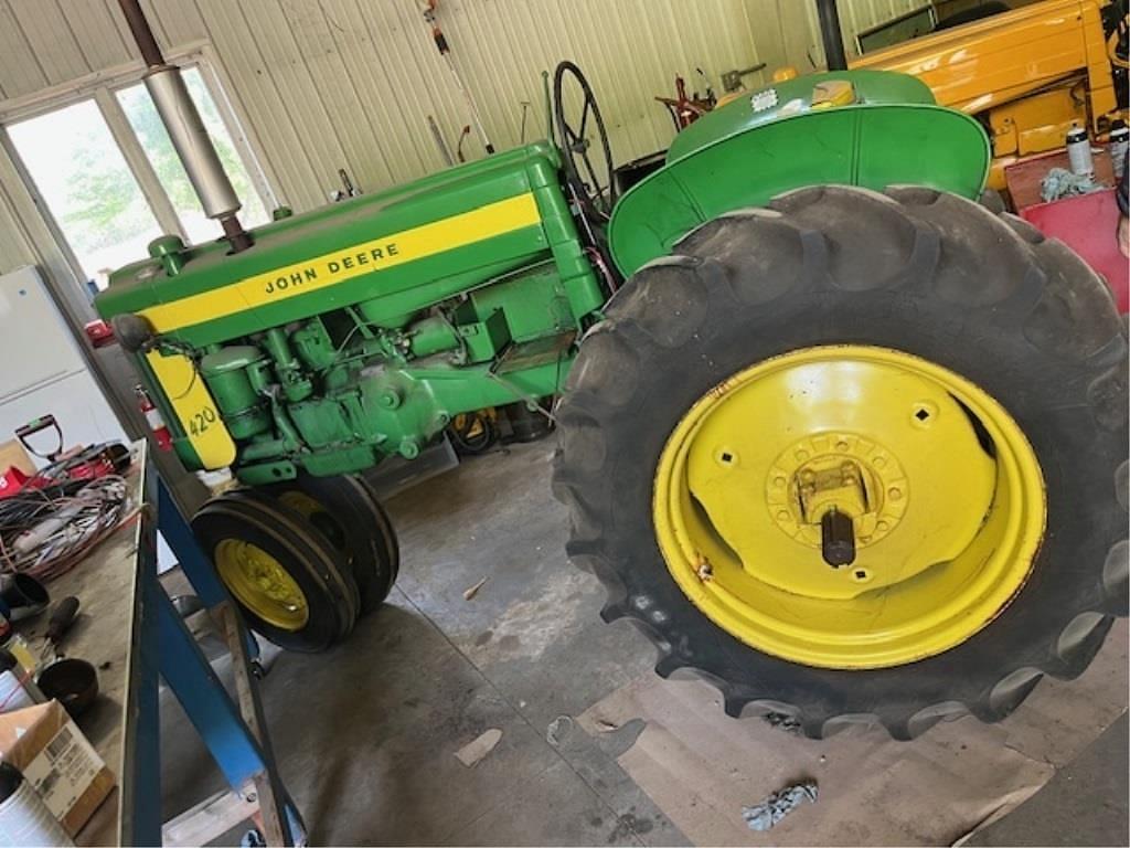 Image of John Deere 420 Image 0
