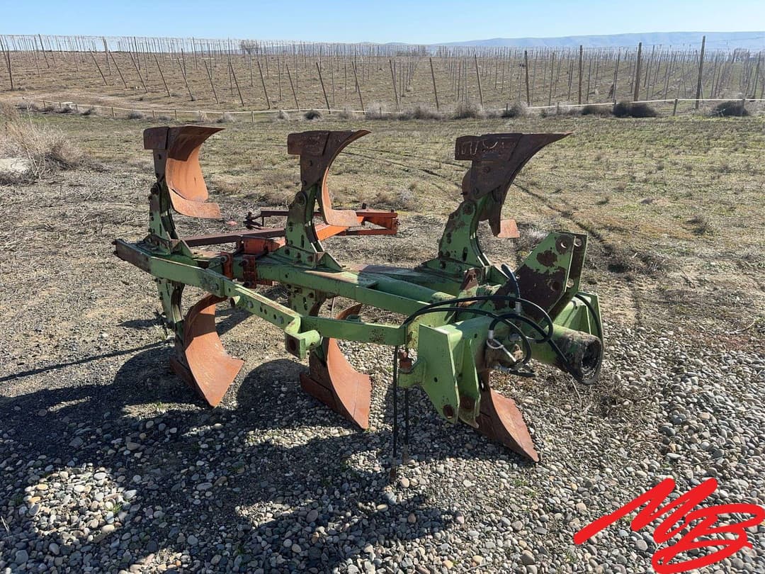 Image of John Deere 4200 Image 0