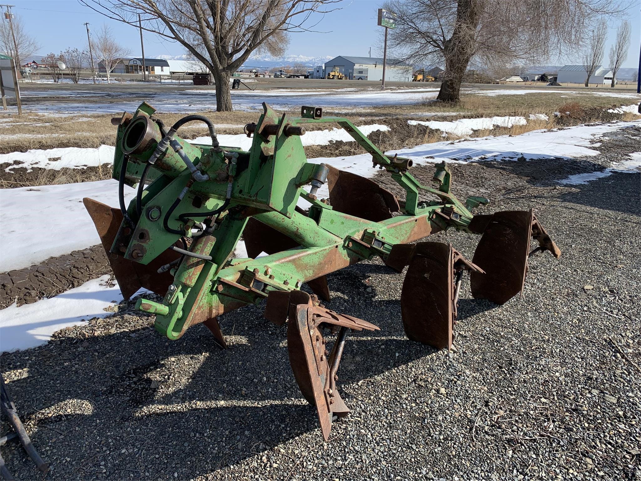 John Deere 4200 Equipment Image0