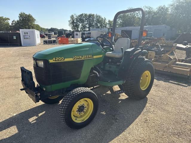 Image of John Deere 4200 equipment image 4