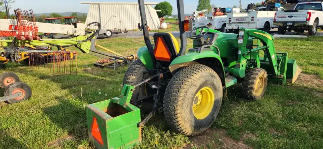 Image of John Deere 4200 equipment image 3