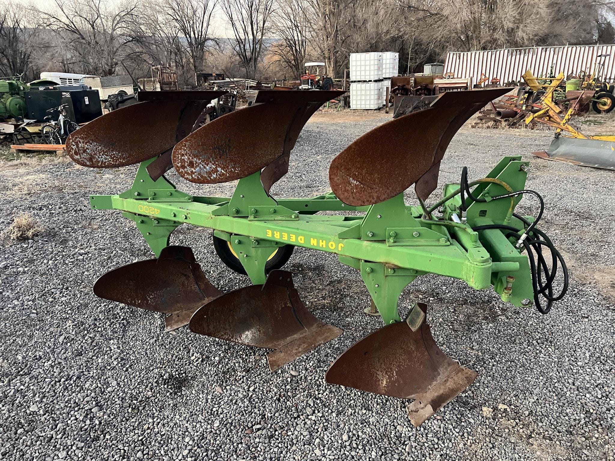 John Deere 4200 Equipment Image0