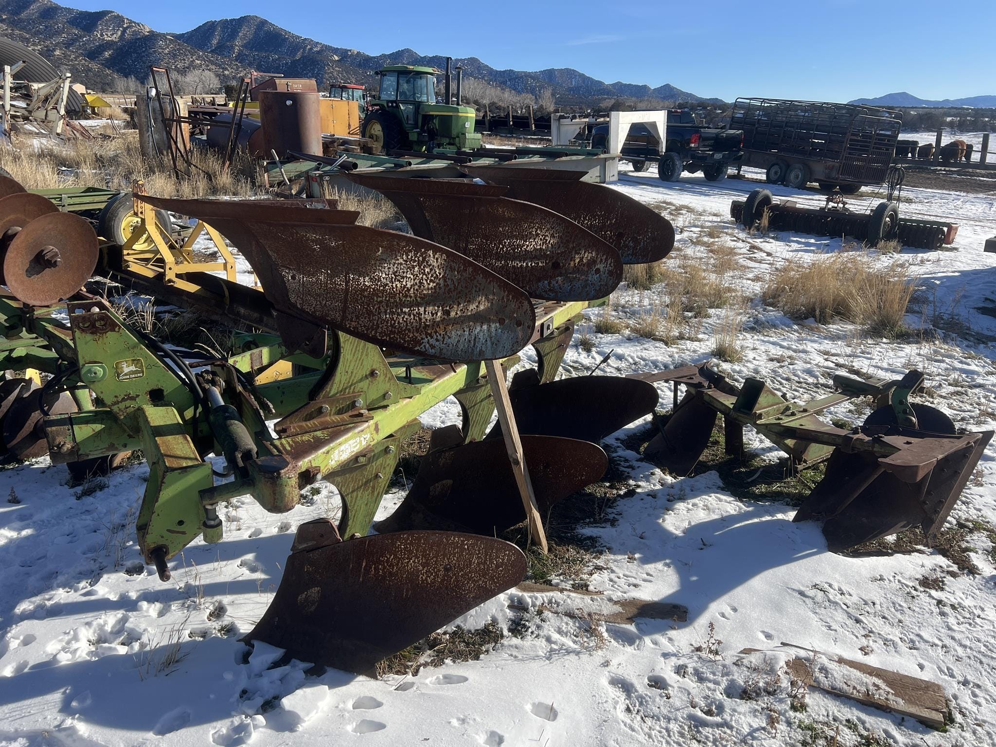 John Deere 4200 Equipment Image0