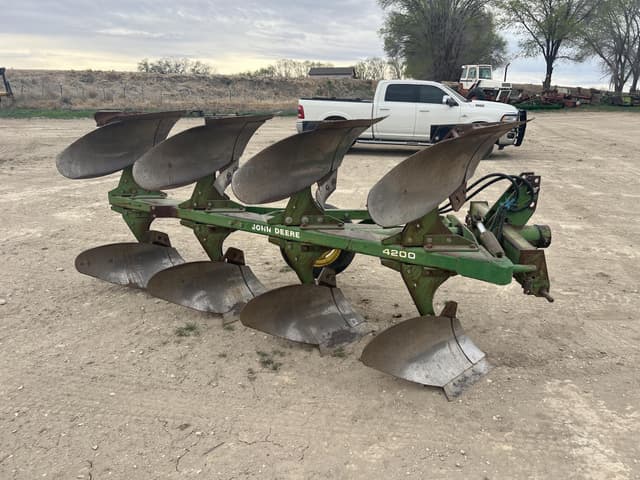 Image of John Deere 4200 equipment image 3