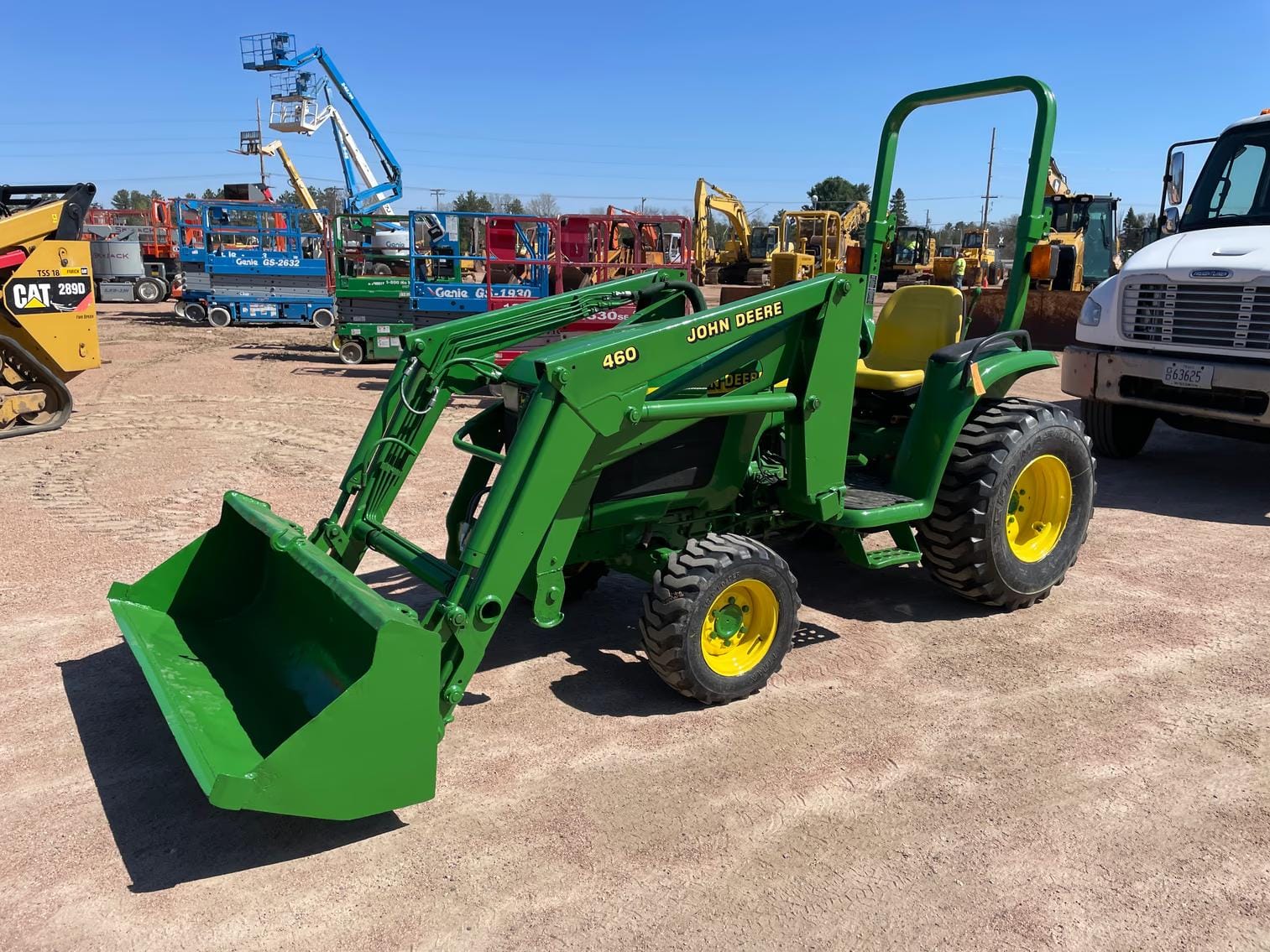 John Deere 4200 Equipment Image0