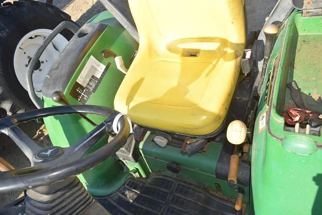 Image of John Deere 4200 equipment image 4