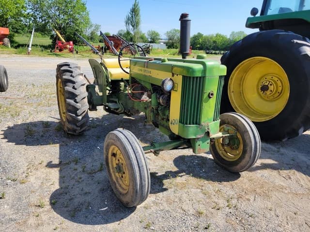 Image of John Deere 420U equipment image 1