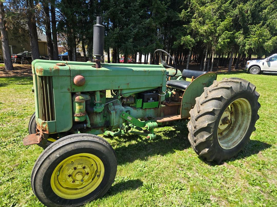 Image of John Deere 420U Primary image