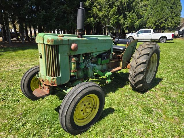 Image of John Deere 420U equipment image 1