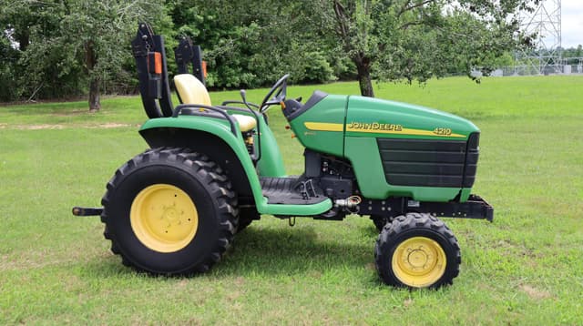 Image of John Deere 4210 equipment image 3