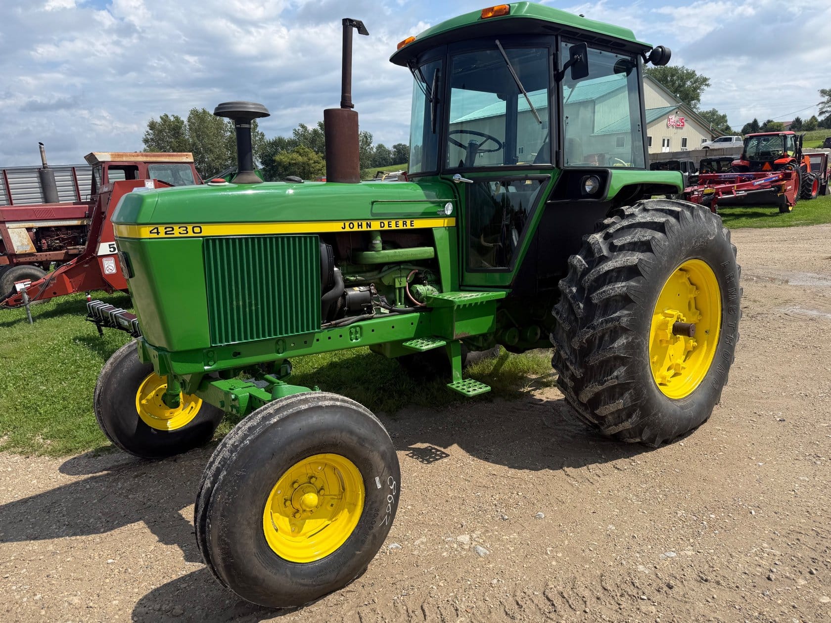John Deere 4230 Equipment Image0
