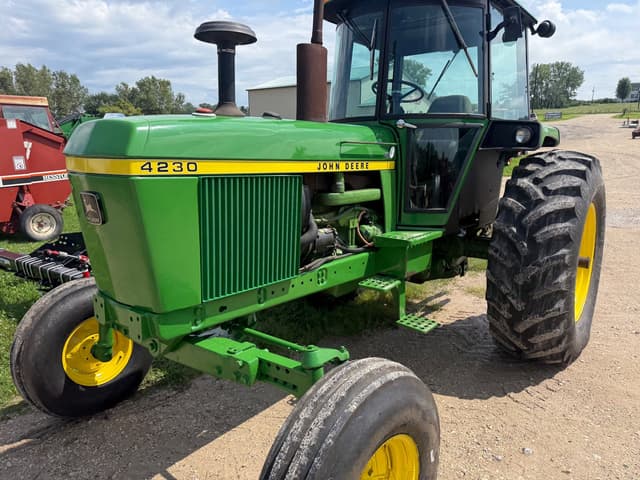 Image of John Deere 4230 equipment image 1