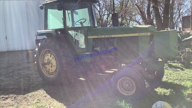 Image of John Deere 4320 equipment image 4