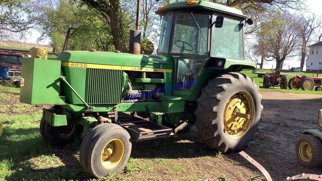 Image of John Deere 4320 equipment image 1