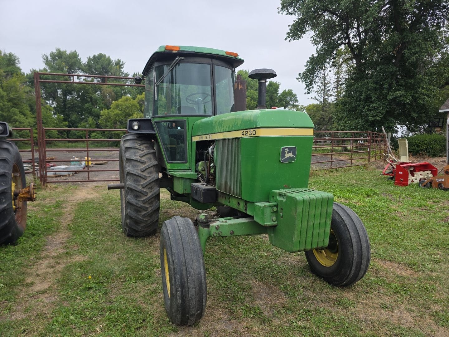 John Deere 4230 Equipment Image0