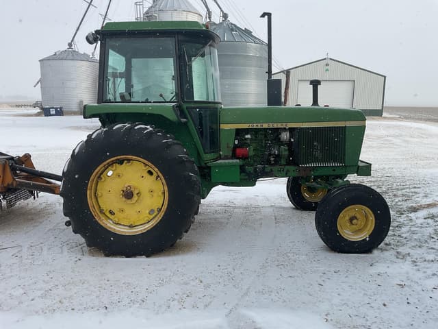 Image of John Deere 4230 equipment image 1