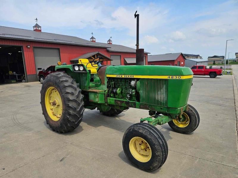 John Deere 4230 Equipment Image0