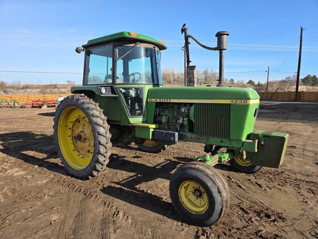 Image of John Deere 4230 equipment image 1