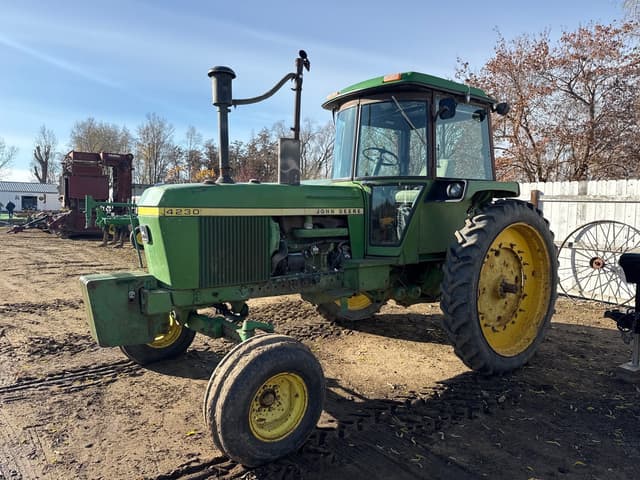 Image of John Deere 4230 equipment image 2