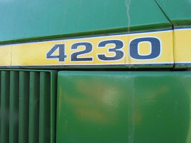 Image of John Deere 4230 equipment image 4