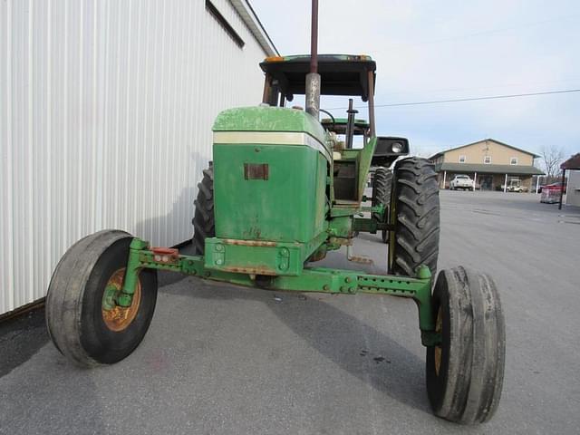 Image of John Deere 4230 equipment image 2