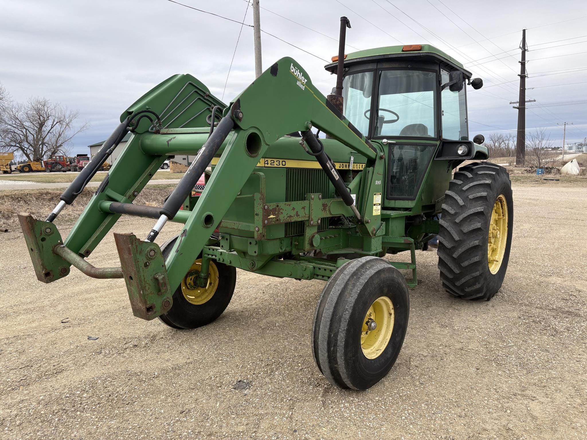 John Deere 4230 Equipment Image0