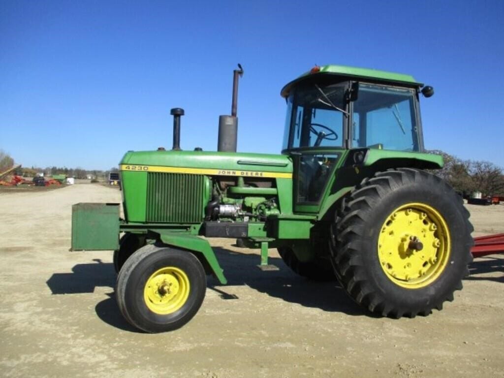John Deere 4230 Equipment Image0
