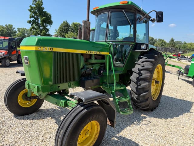Image of John Deere 4230 equipment image 2