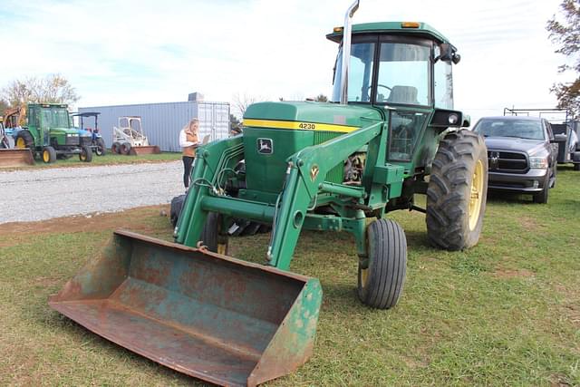 Image of John Deere 4230 equipment image 3