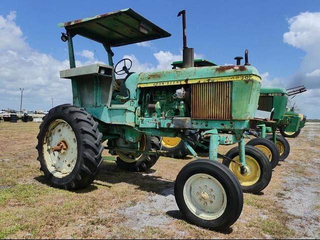 Image of John Deere 4230 equipment image 1