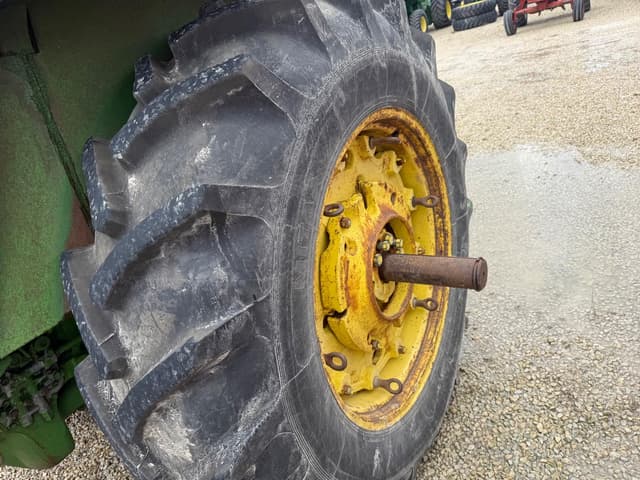 Image of John Deere 4230 equipment image 3