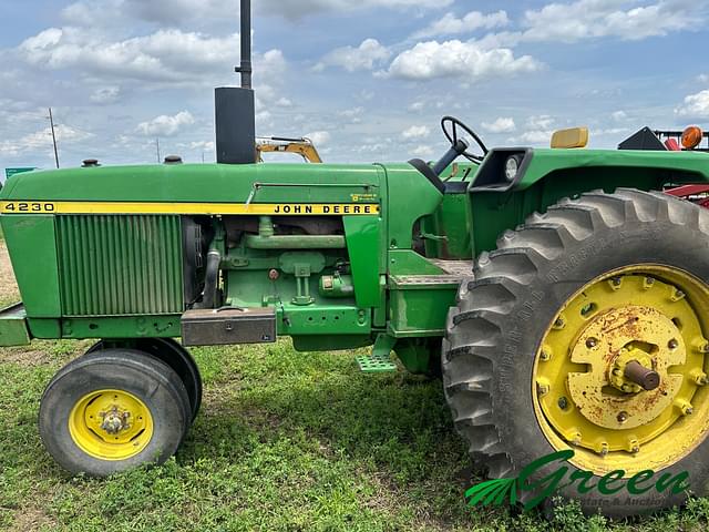 Image of John Deere 4230 equipment image 1