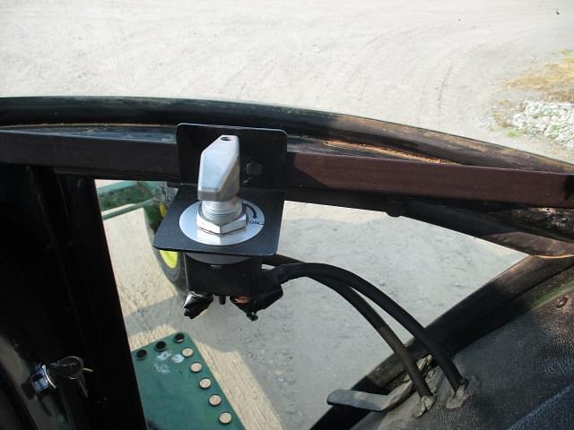 Image of John Deere 4230 equipment image 3